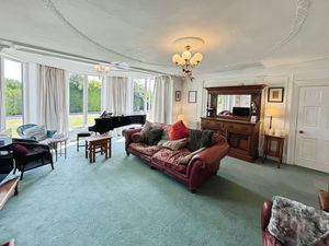 Lounge- click for photo gallery